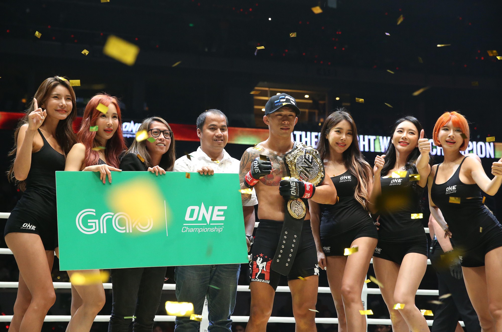 Hạ knockout đối thủ Nhật Bản, Martin Nguyễn bảo vệ thành công ngôi vô địch hạng lông.