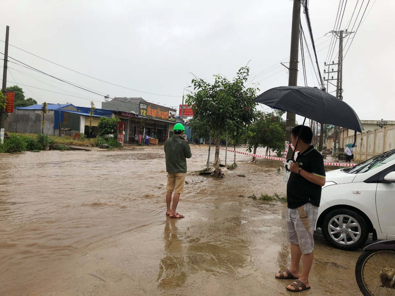 Mộc Ch&acirc;u ch&igrave;m trong nước lũ - Ảnh 14.