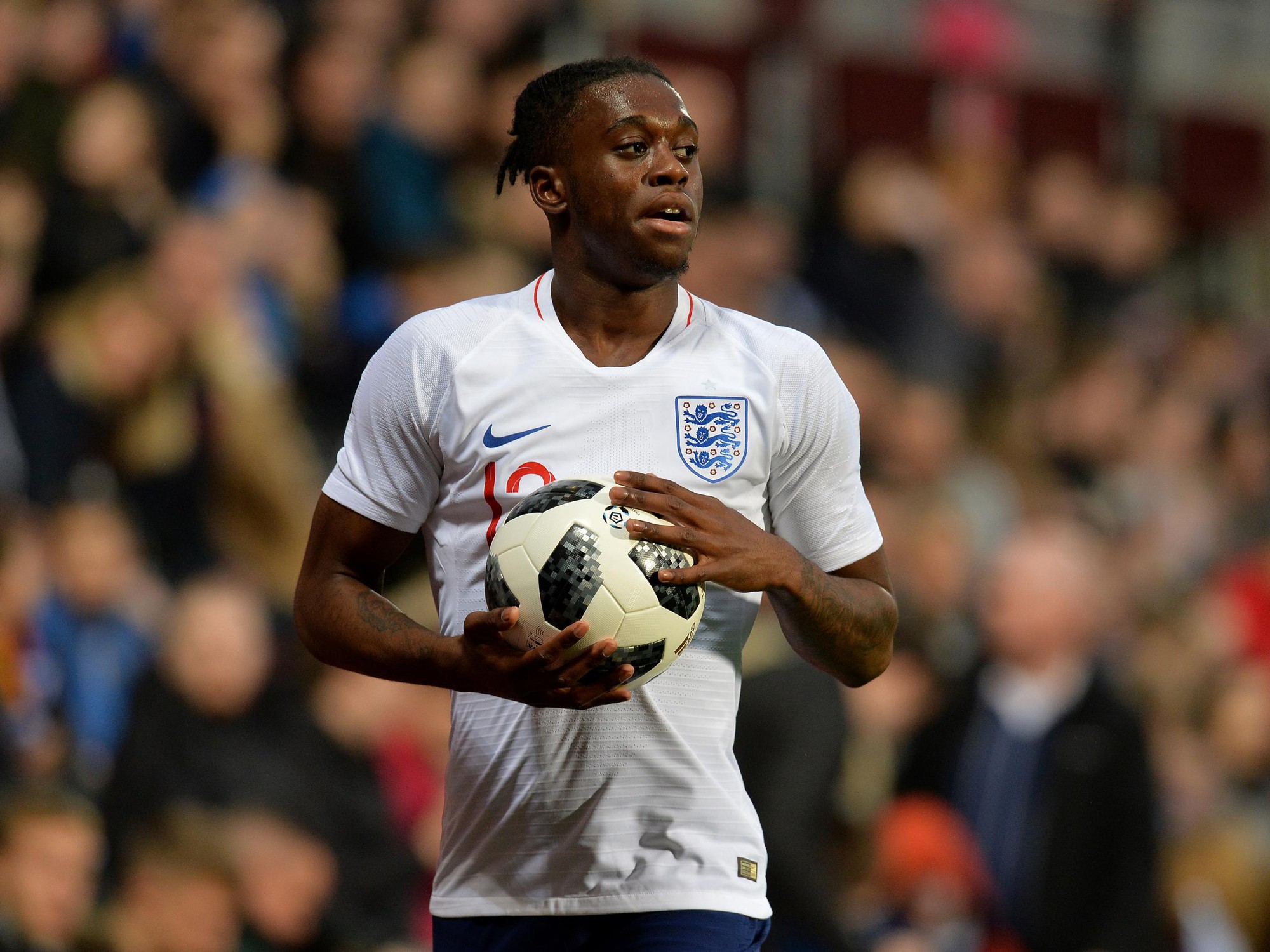 Man United quyết gia công hàng thủ trước cuộc chiến với Chelsea - Ảnh 2.