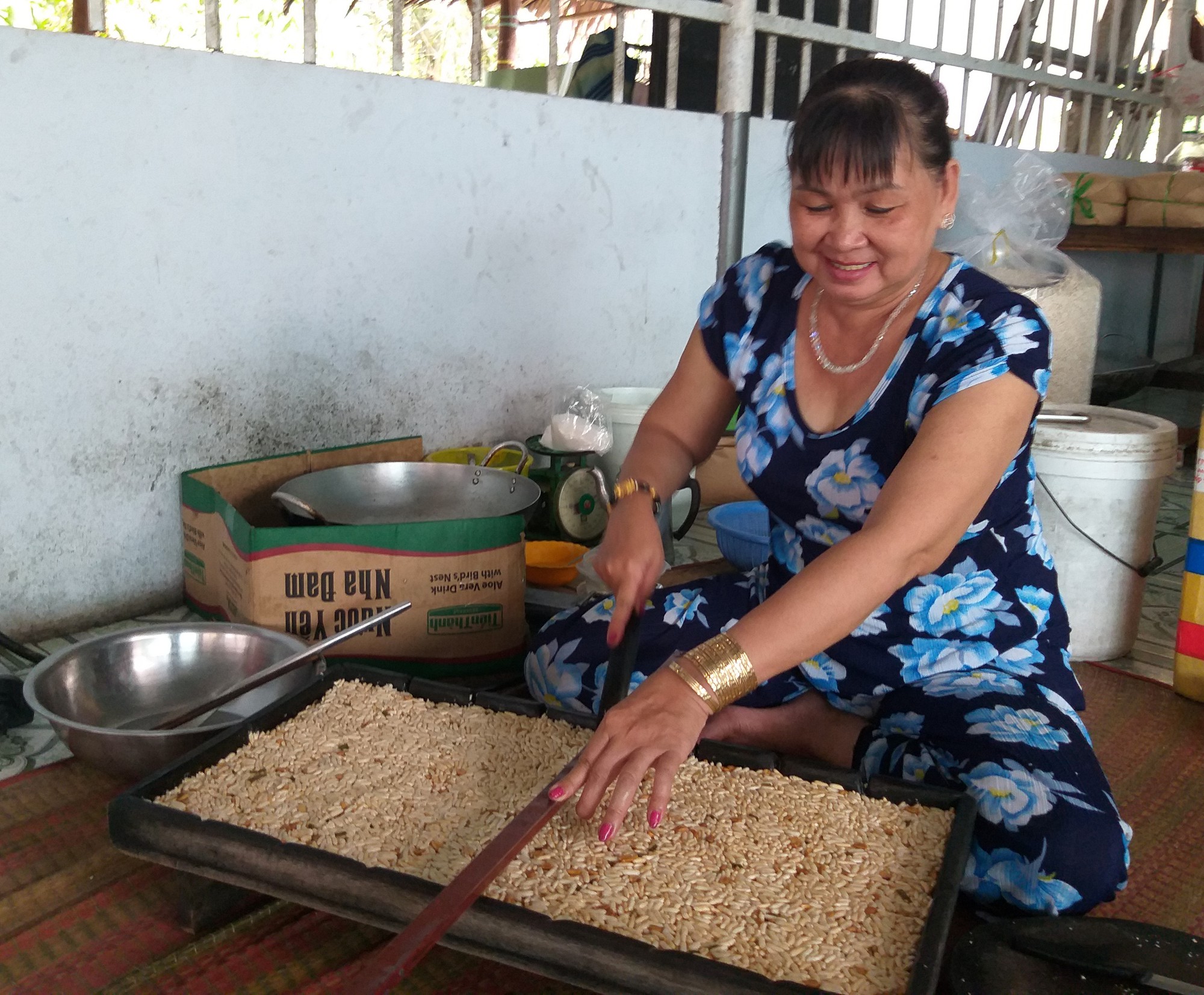 Bí quyết làm nên những hạt cốm thơm, giòn ở Cà Mau