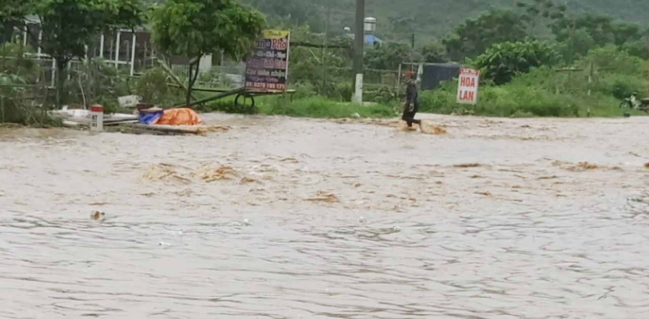 Mộc Ch&acirc;u ch&igrave;m trong nước lũ - Ảnh 16.