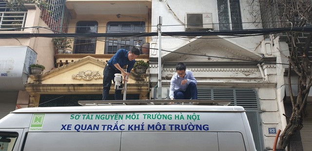 T&aacute;c nghiệp vụ ch&aacute;y nh&agrave; m&aacute;y Rạng Đ&ocirc;ng, nhiều ph&oacute;ng vi&ecirc;n đau đầu, ch&oacute;ng mặt phải kiểm tra sức khỏe - Ảnh 3.