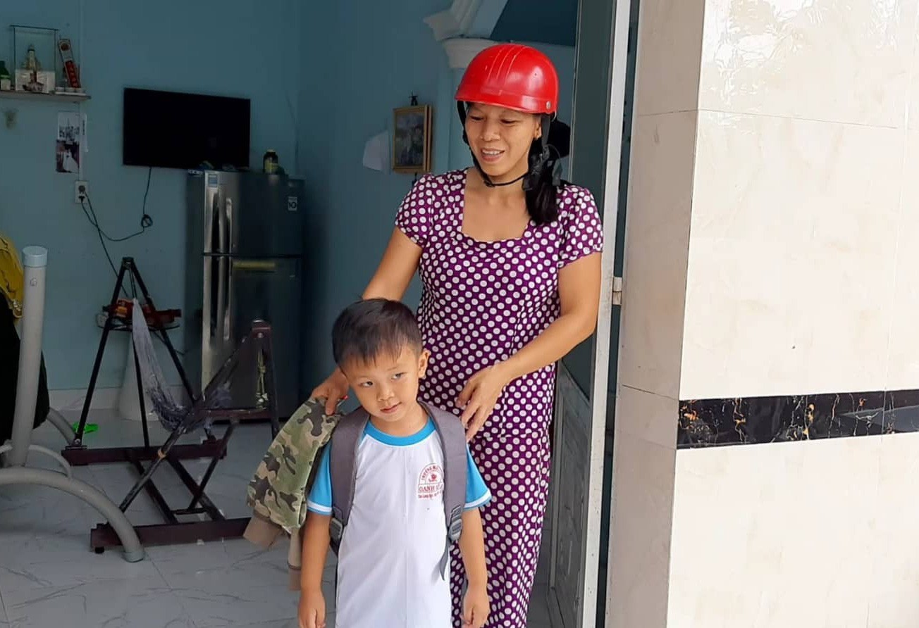 Gặp lại b&eacute; trai bị đ&acirc;m thấu sọ, được b&aacute;c sĩ cứu sống thần kỳ - Ảnh 9.
