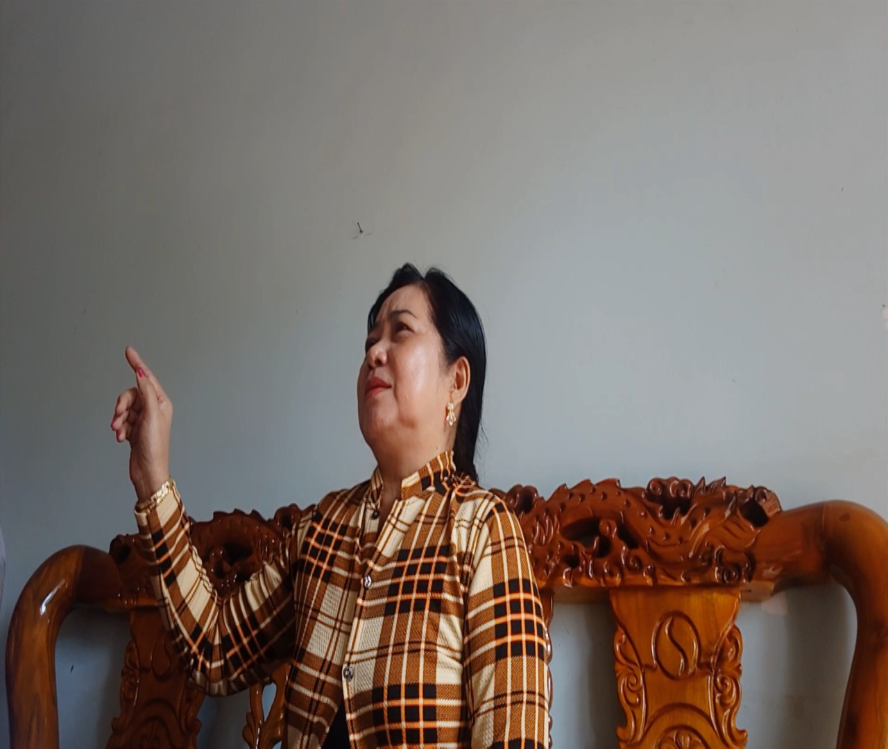 Phạt người đàn bà chữa bệnh nan y bằng nước suối