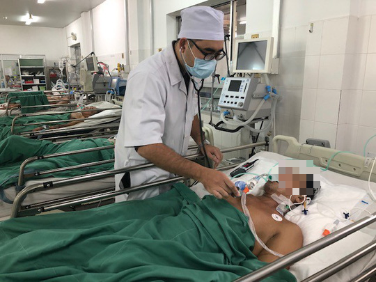  15 ph&uacute;t d&ugrave;ng 2 clip kẹp cứu bệnh nh&acirc;n c&oacute; t&aacute; tr&agrave;ng chảy m&aacute;u th&agrave;nh d&ograve;ng - Ảnh 2.