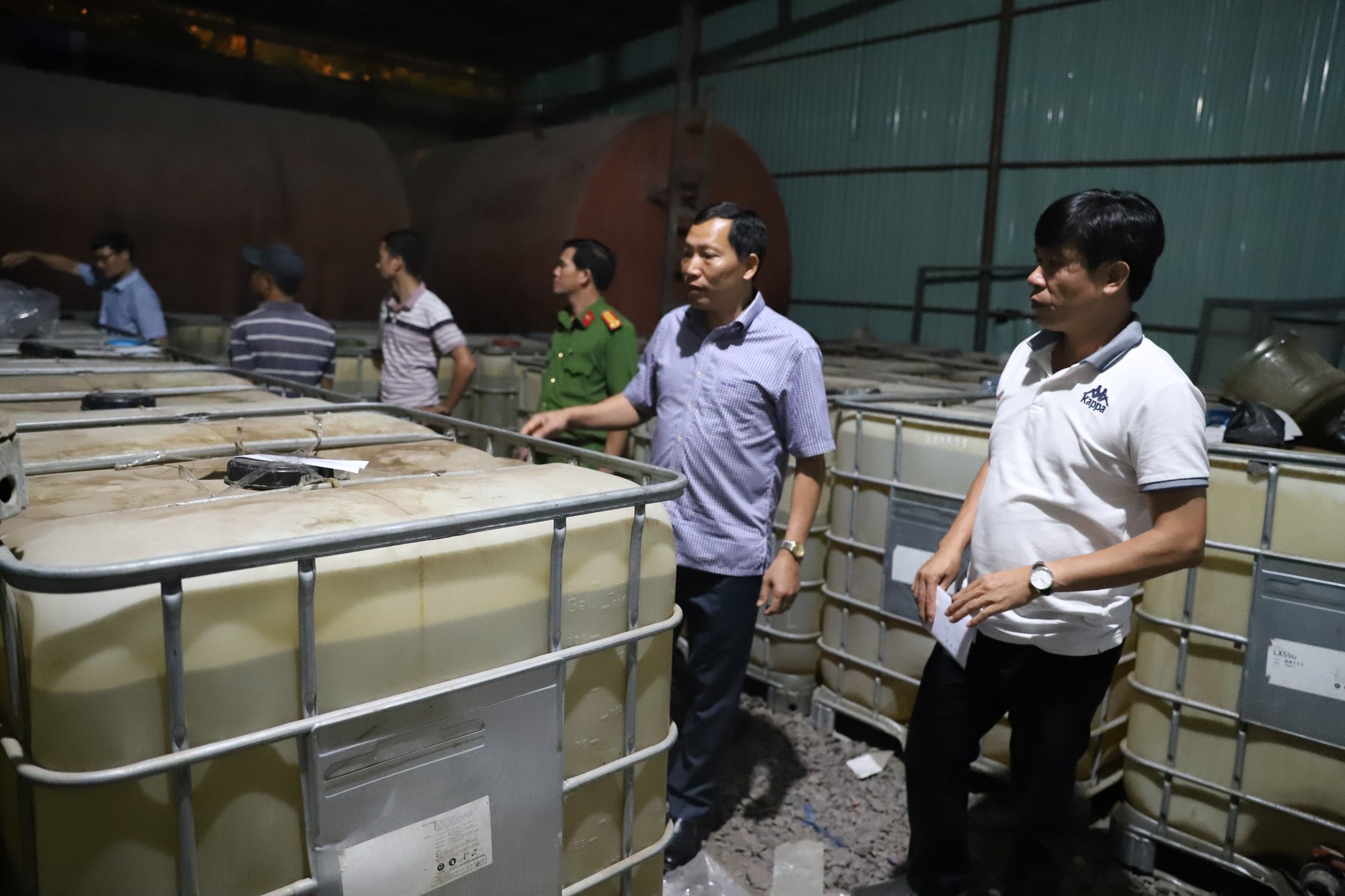 Trinh s&aacute;t kể chuyện b&aacute;n c&agrave; ph&ecirc;, đ&aacute;nh c&aacute;, ph&aacute; đường d&acirc;y xăng giả của đại gia Trịnh Sướng - Ảnh 3.