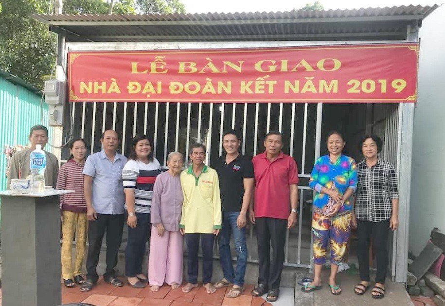 Ph&oacute; chủ tịch thị trấn hết l&ograve;ng v&igrave; người ngh&egrave;o - Ảnh 2.