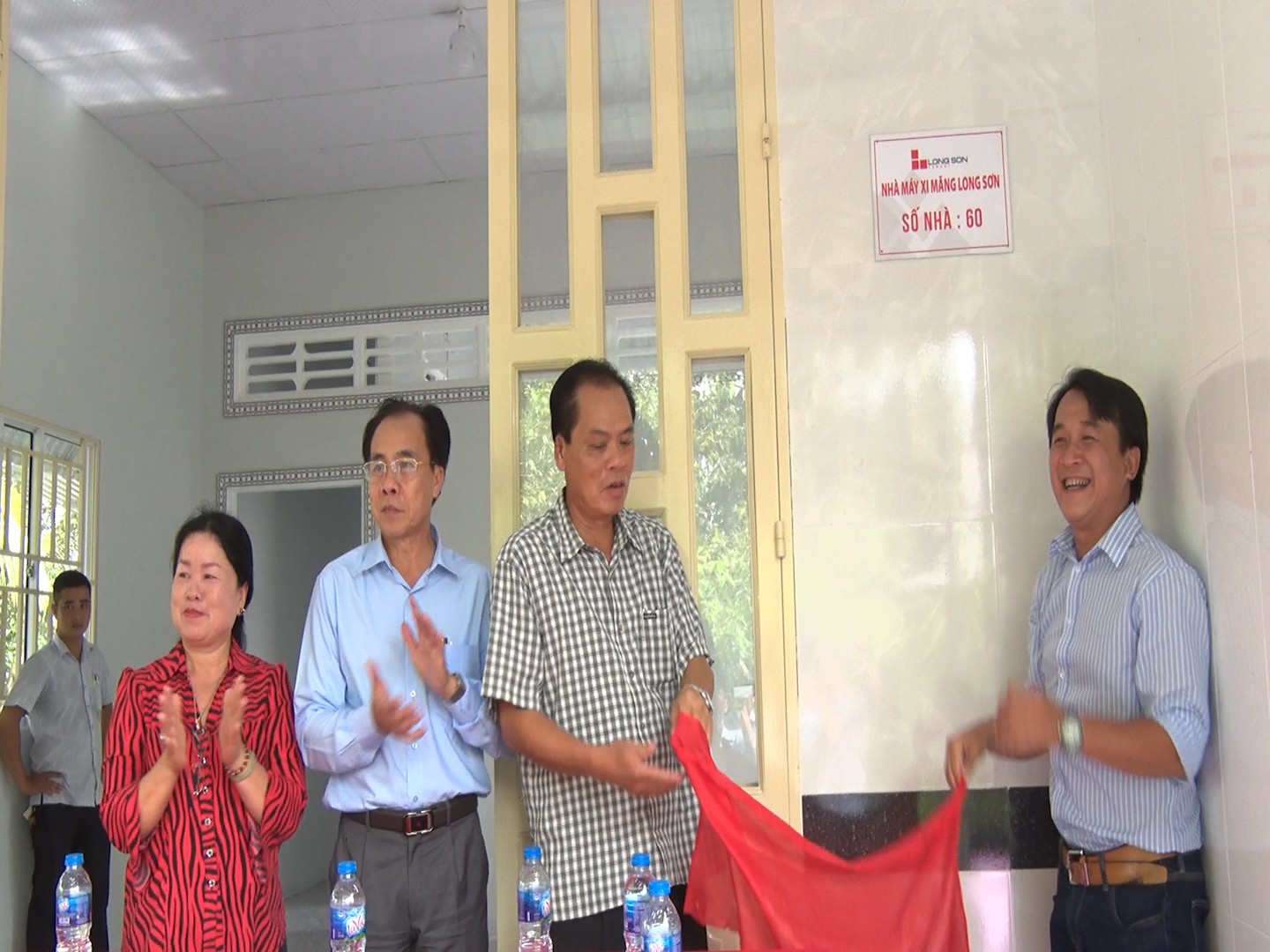 B&aacute;o Người Lao Động c&ugrave;ng trao 5 căn nh&agrave; đại đo&agrave;n kết tại Phong Điền - Ảnh 3.