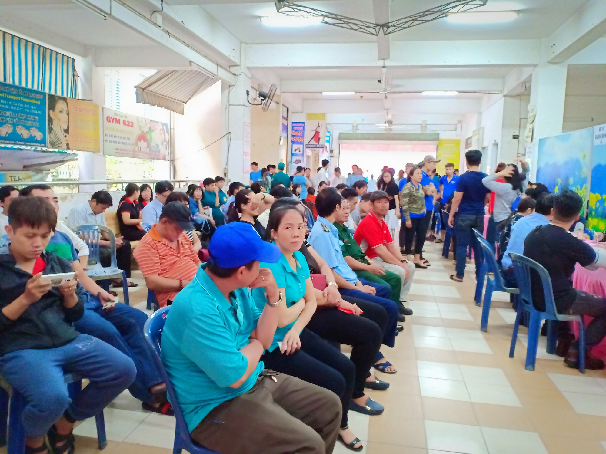 Hiến m&aacute;u cứu người, nghĩa cử cao đẹp - Ảnh 1.