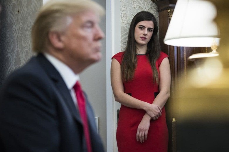 Nữ trợ lý Tổng thống Trump đột ngột từ chức