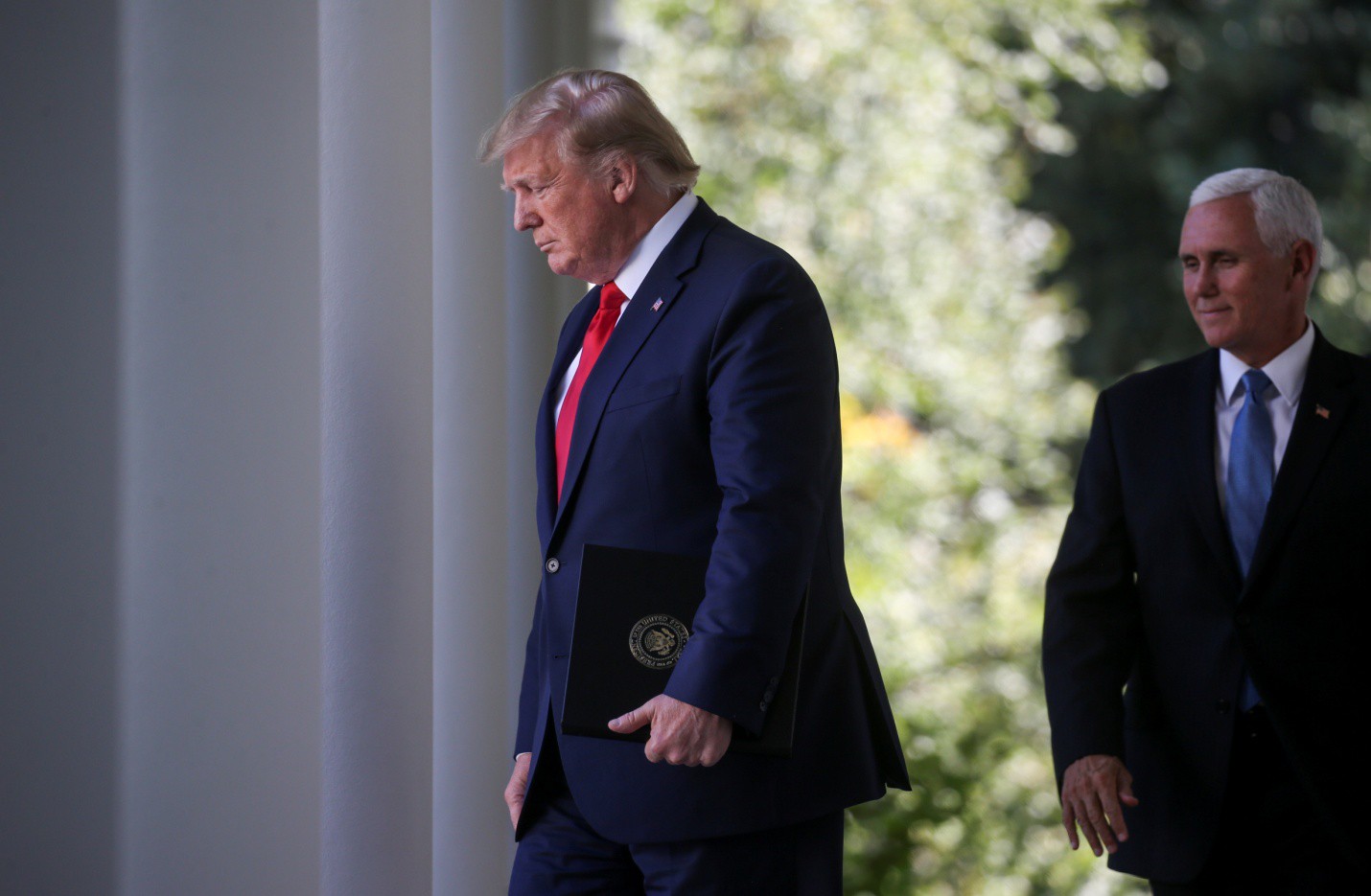 Ông Trump hủy chuyến đi Ba Lan để tập trung ứng phó bão