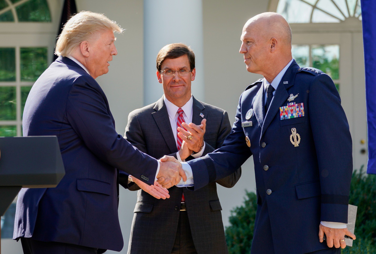 Ông Trump hủy chuyến đi Ba Lan vì... bão đe dọa - Ảnh 2.