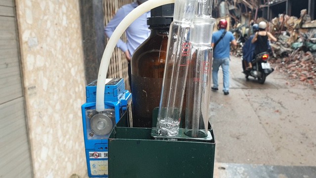 T&aacute;c nghiệp vụ ch&aacute;y nh&agrave; m&aacute;y Rạng Đ&ocirc;ng, nhiều ph&oacute;ng vi&ecirc;n đau đầu, ch&oacute;ng mặt phải kiểm tra sức khỏe - Ảnh 5.