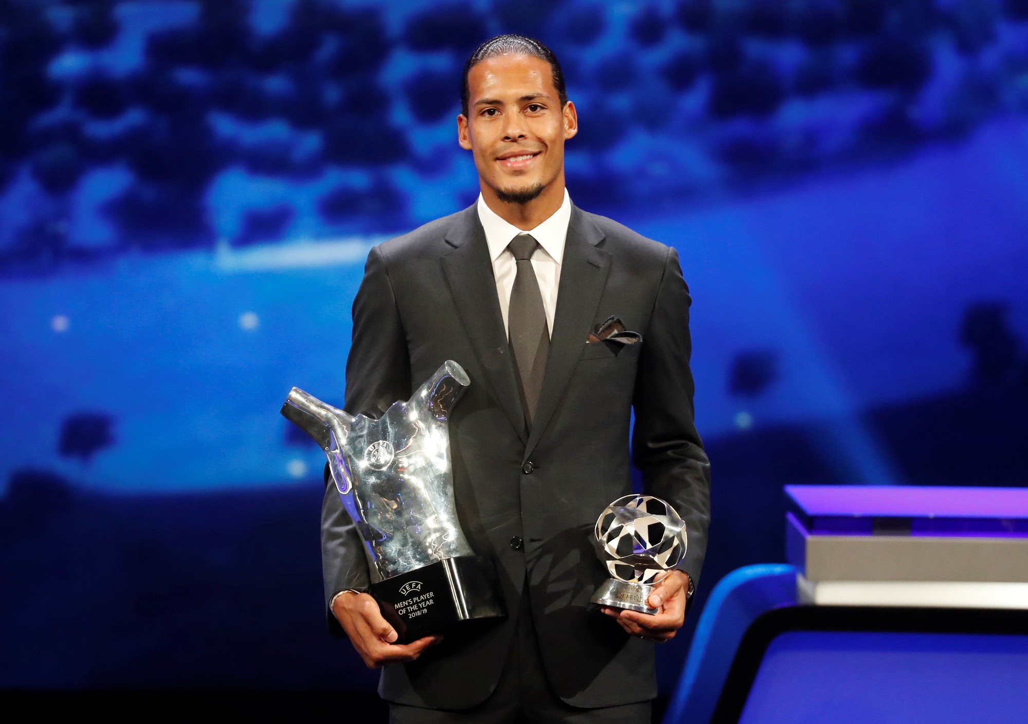 Van Dijk xuất sắc nhất châu Âu, Messi và Ronaldo lại thất bại