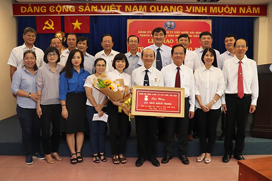 Sawaco trao Huy hiệu 30 năm tuổi Đảng