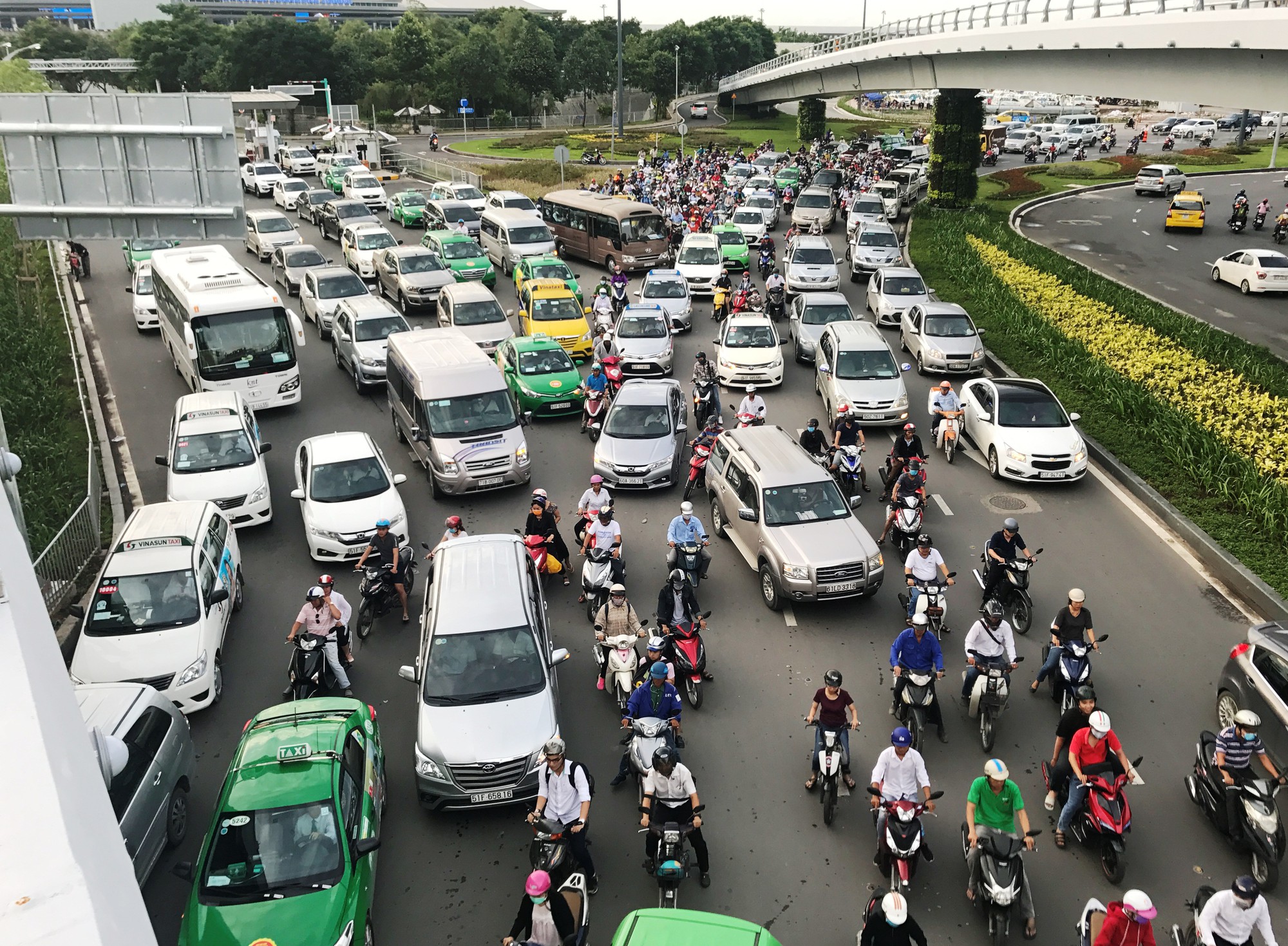 Dùng ứng dụng trí tuệ nhân tạo giải kẹt xe khu vực sân bay Tân Sơn Nhất