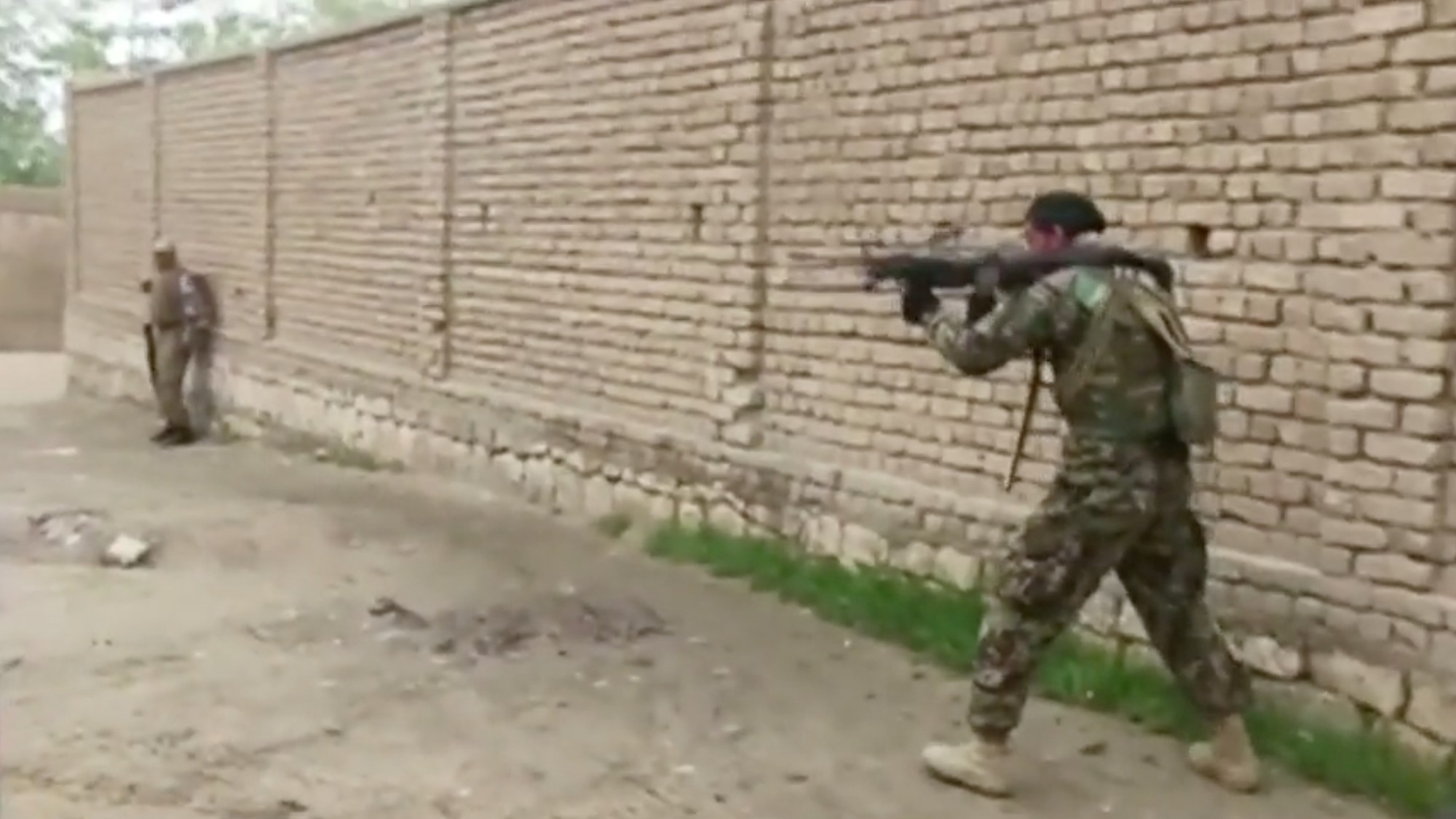 Taliban vừa hòa đàm với Mỹ vừa đánh lớn ở Afghanistan