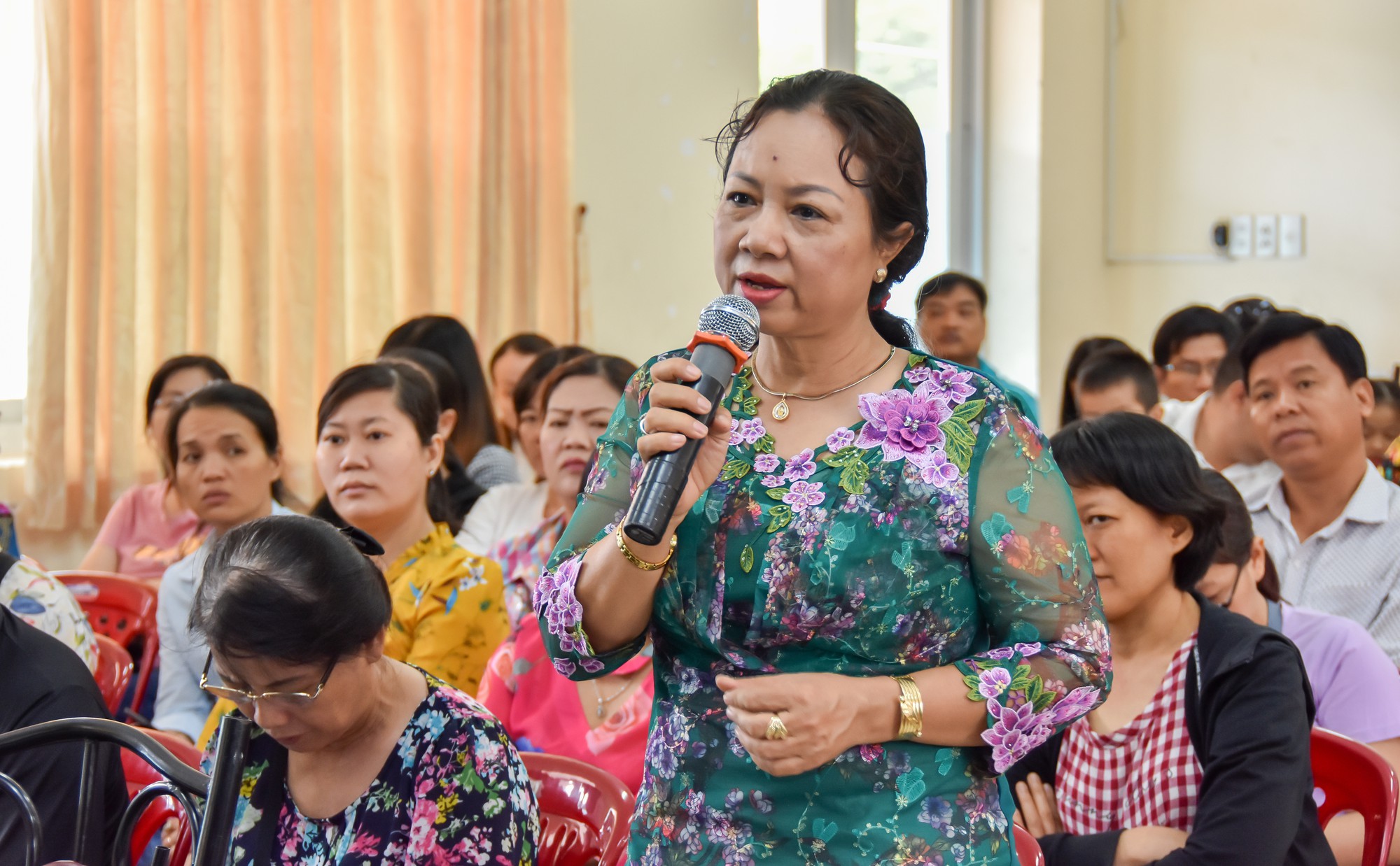 Gi&uacute;p con CNVC-LĐ tr&aacute;nh c&aacute;c thiết bị c&ocirc;ng nghệ - Ảnh 3.