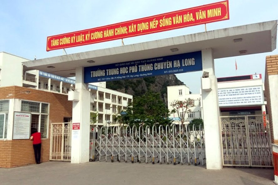 Điều tra vụ nữ sinh bị rạch mặt ngay trong nhà vệ sinh của Trường THPT chuyên Hạ Long - Ảnh 1.