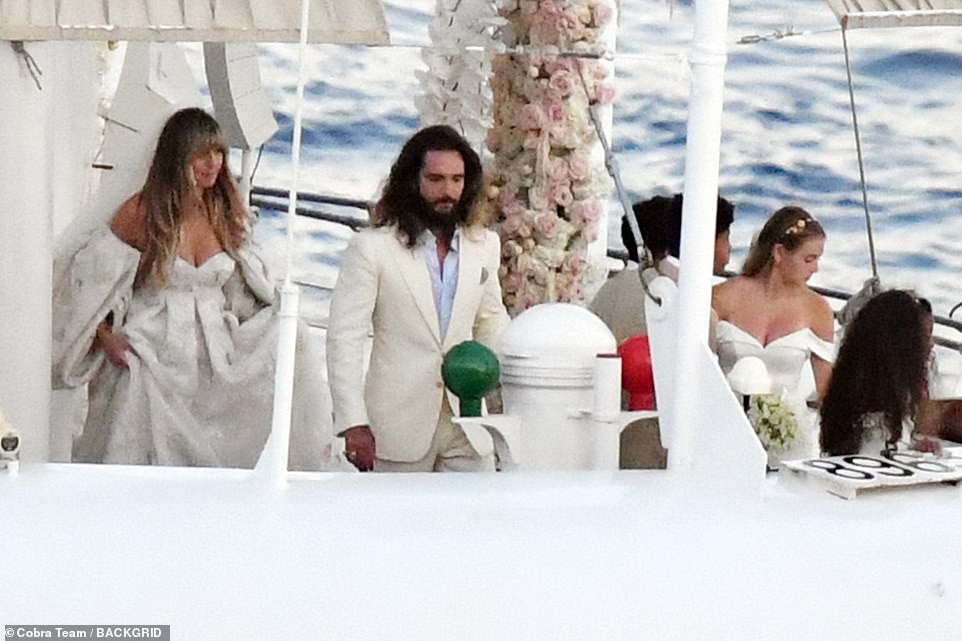 Siêu mẫu Heidi Klum bất ngờ cưới "phi công trẻ"