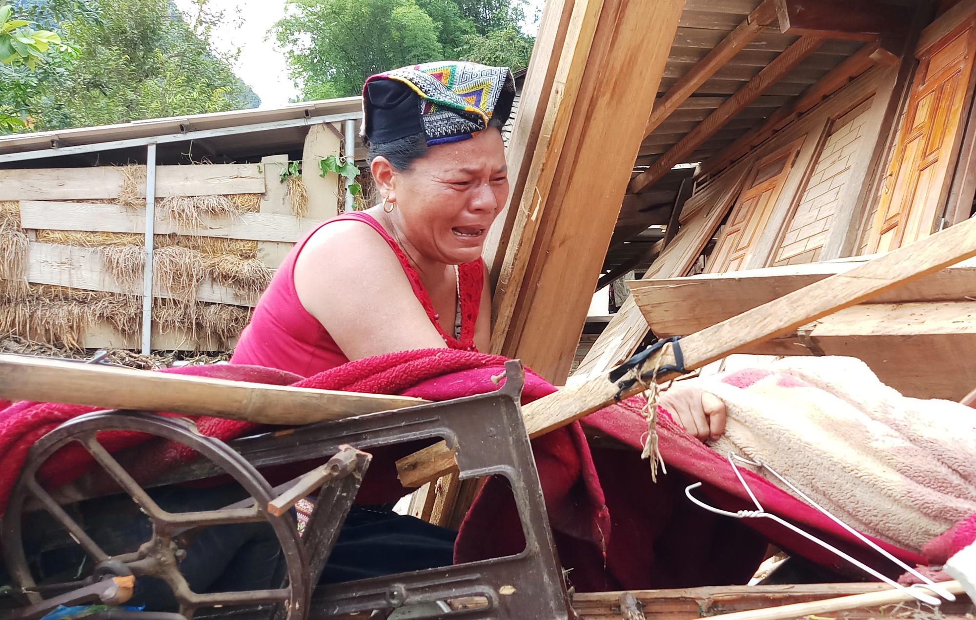 Tang thương một gia đình có 6 người bị lũ cuốn mất tích ở bản Sa Ná - Ảnh 3.