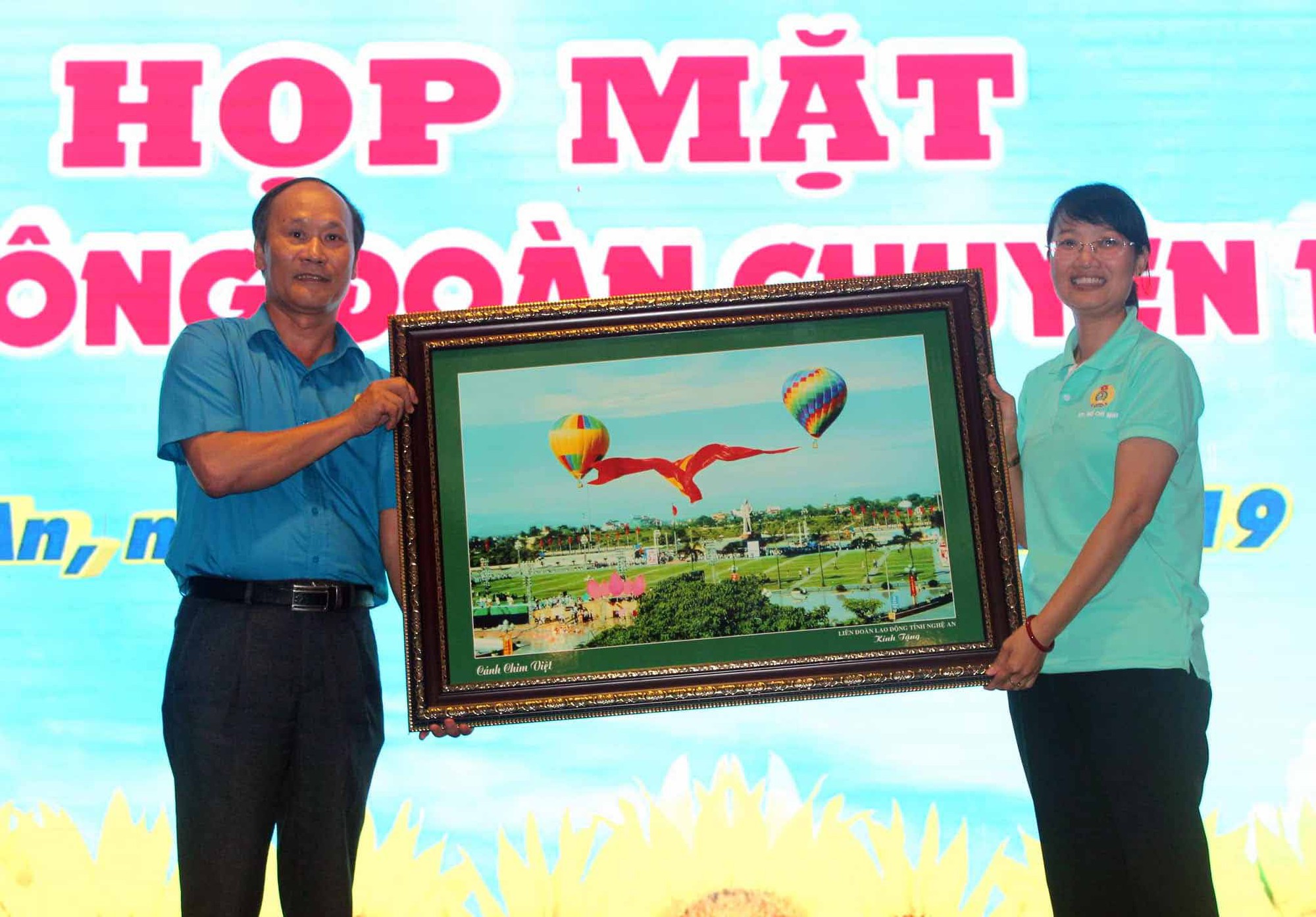 Họp mặt, biểu dương c&aacute;n bộ C&ocirc;ng đo&agrave;n ti&ecirc;u biểu - Ảnh 1.