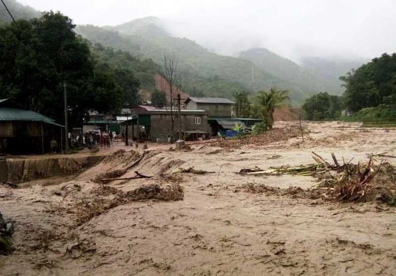 Trưởng Công an xã tử vong do bị đất đá vùi lấp khi đi kiểm tra mưa lũ