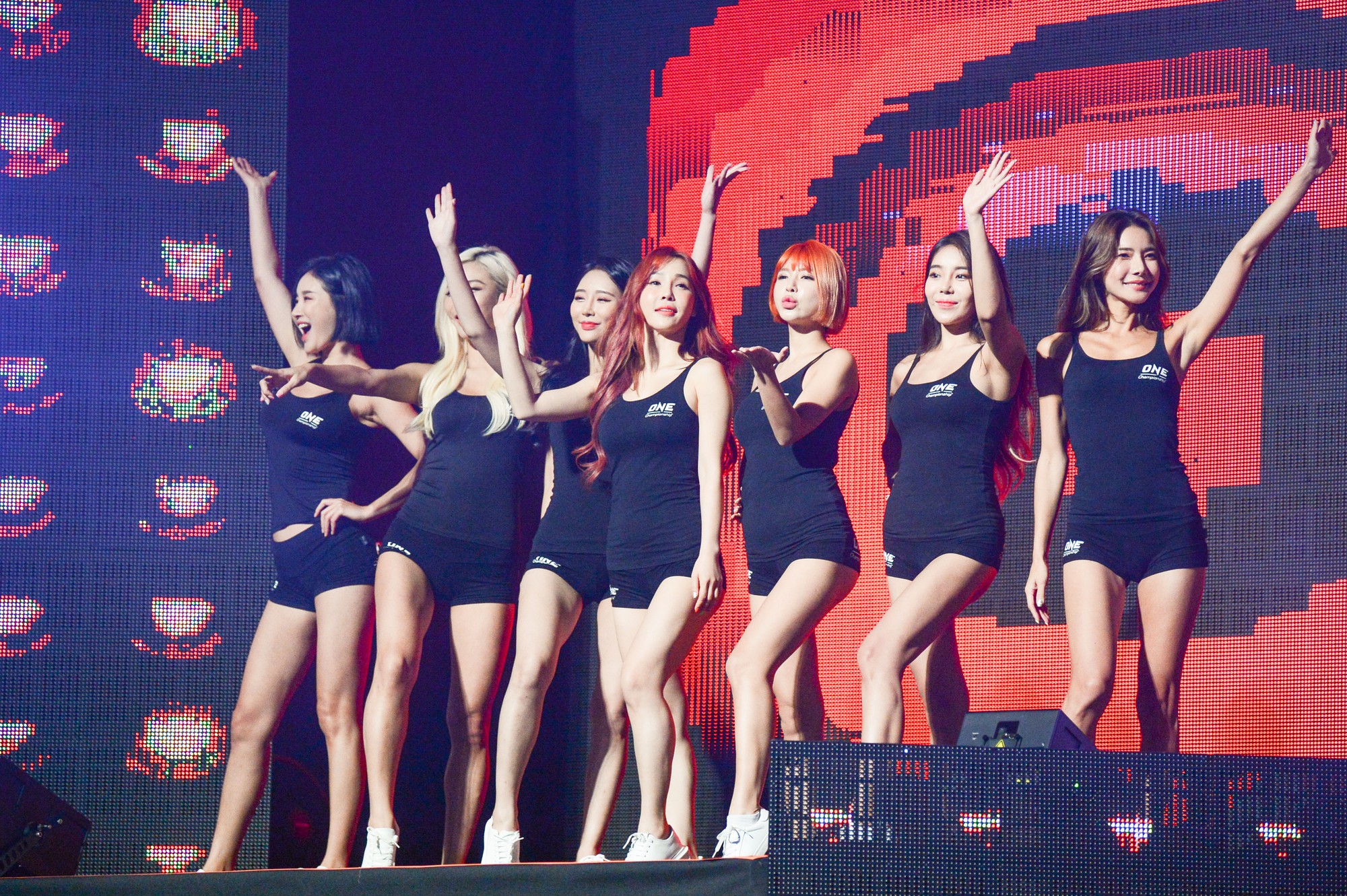Những Ring Girl nóng bỏng trên sàn đấu ONE Championship - Ảnh 3.