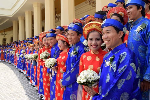 Lễ cưới tập thể cho công nhân khó khăn