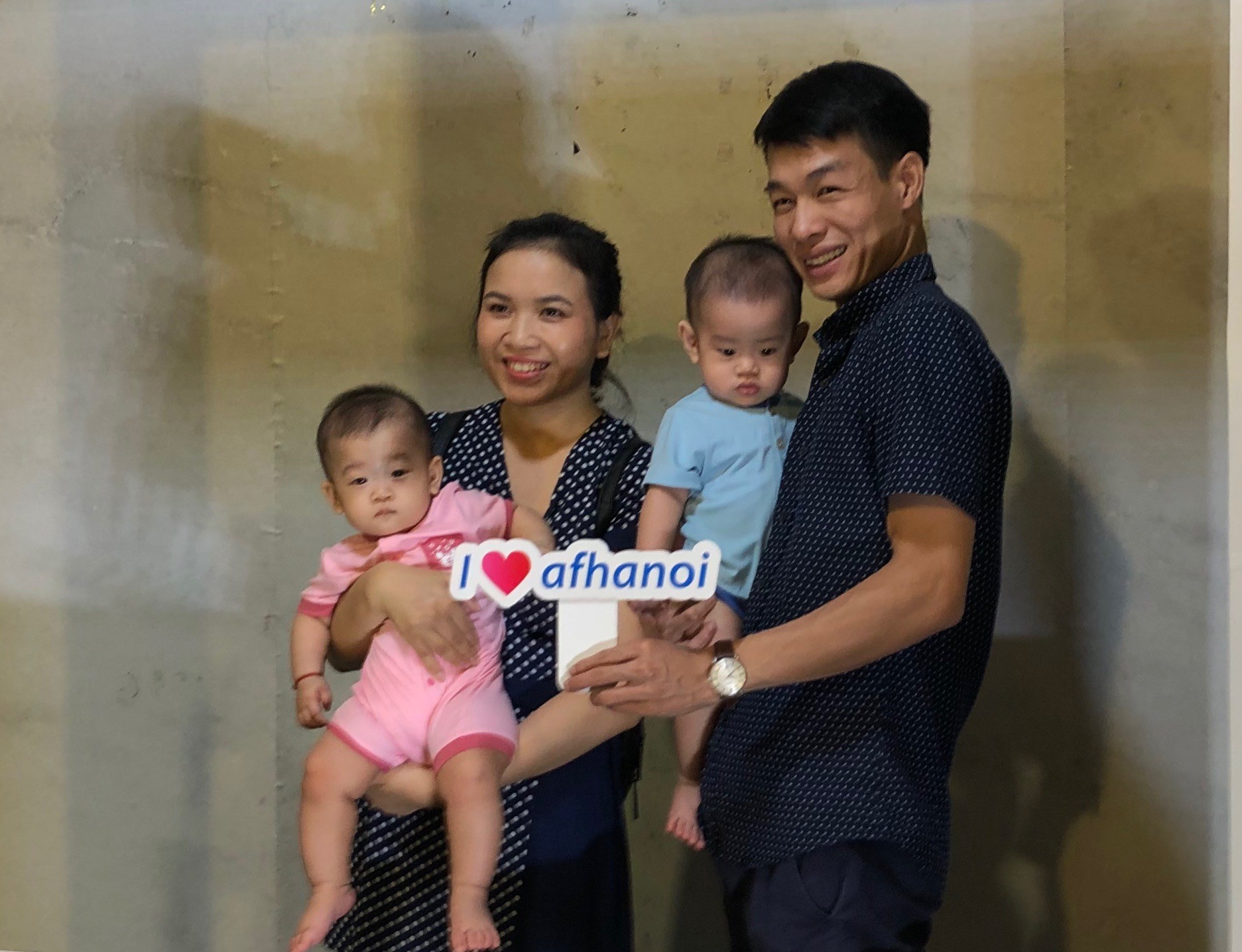 Vợ chồng nữ bác sĩ hiếm muộn U70 hạnh phúc chăm hai con gái sinh đôi - Ảnh 10.
