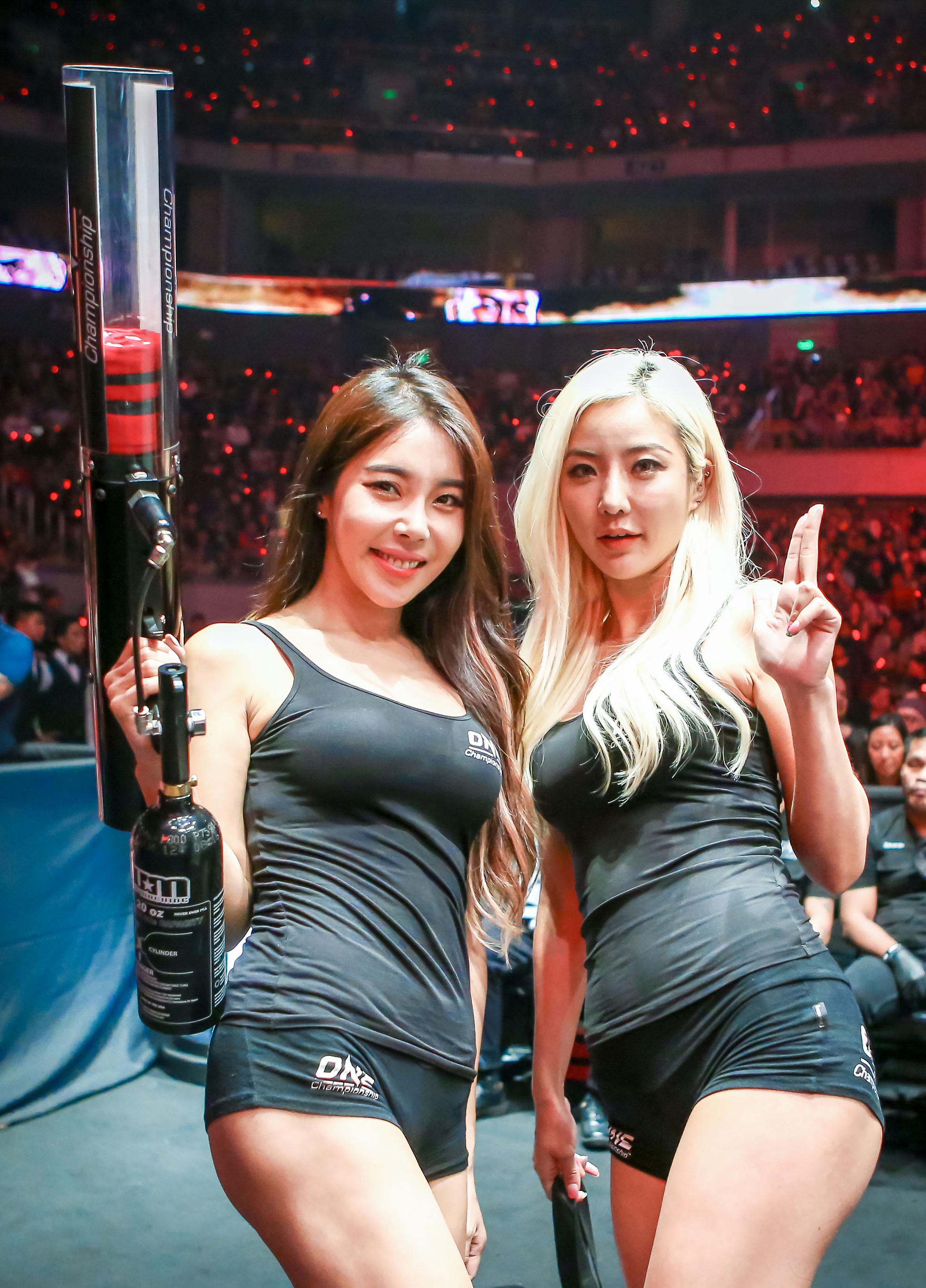 Những Ring Girl nóng bỏng trên sàn đấu ONE Championship - Ảnh 10.
