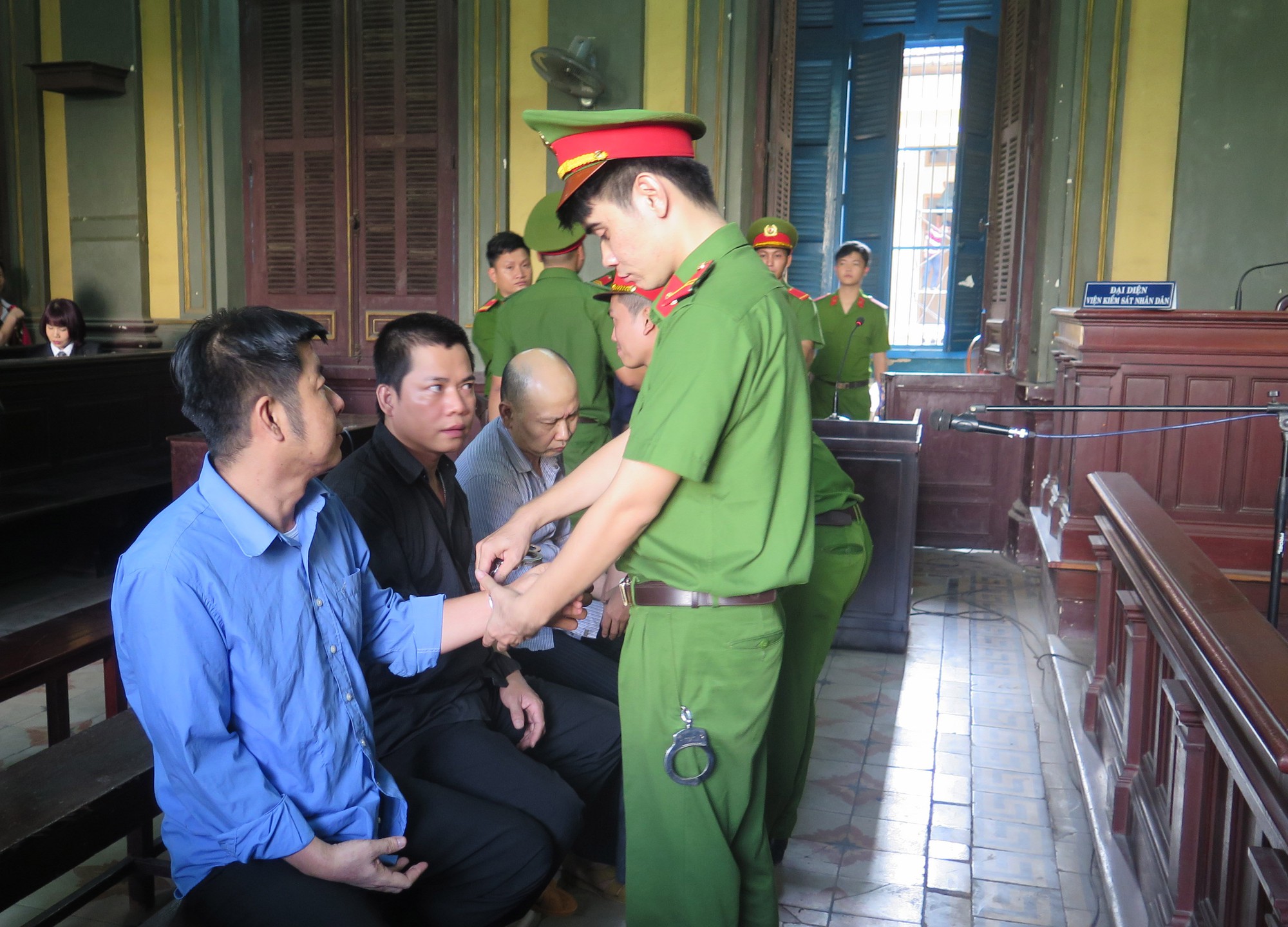 Chiêu trò của những kẻ buôn ma túy xuyên biên giới