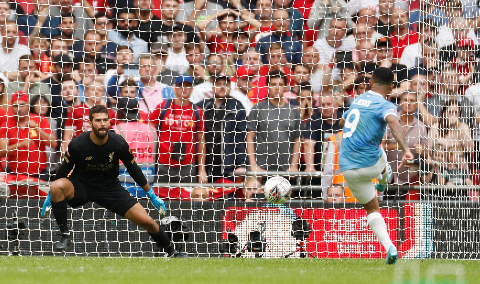 Thủ môn Bravo tỏa sáng, Man City bùng nổ ở Siêu cúp Anh - Ảnh 11.