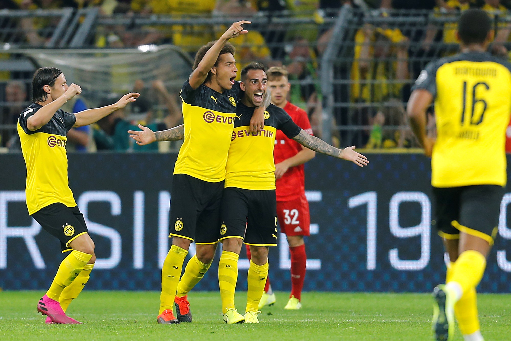 "Thần đồng nước Anh" giúp Dortmund đoạt Siêu cúp Đức