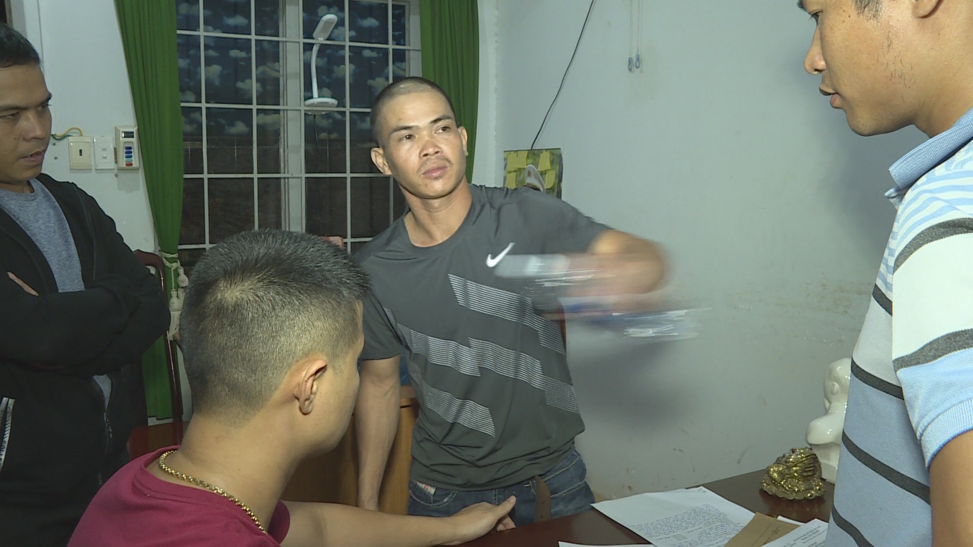 Đ&acirc;m chết bạn c&ugrave;ng khi&ecirc;ng quan t&agrave;i v&igrave; từ chối uống bia - Ảnh 2.