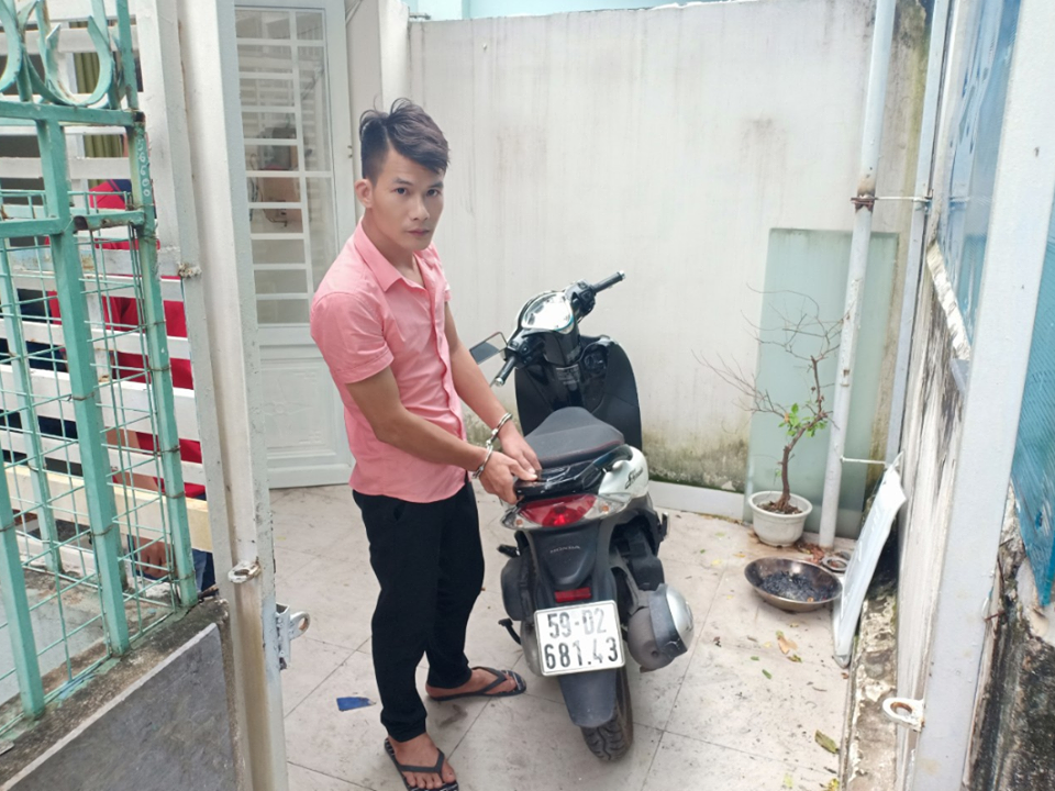 Lộ th&ecirc;m h&agrave;nh vi kinh tởm của giang hồ l&uacute;c tấn c&ocirc;ng qu&aacute;n phở H&ograve;a Pasteur - Ảnh 3.