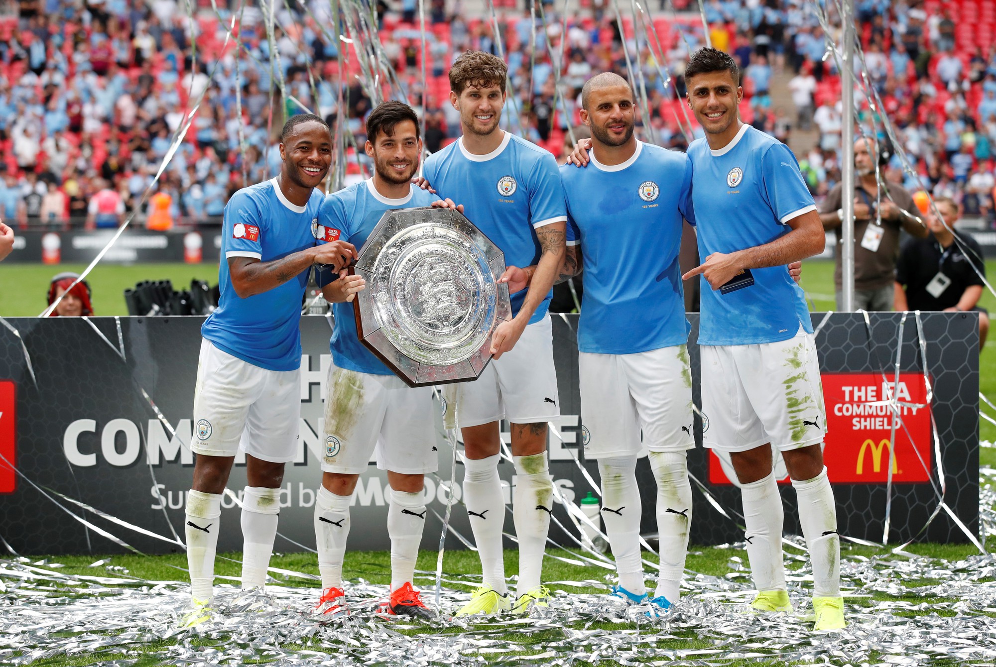 Thủ môn Bravo tỏa sáng, Man City bùng nổ ở Siêu cúp Anh