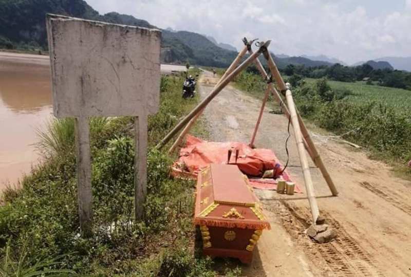 Thi thể người đàn ông lõa thể trôi trên sông gần nhà máy thủy điện