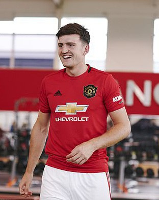Maguire k&yacute; hợp đồng 80 triệu bảng, fan Man United b&aacute;o bị cướp - Ảnh 6.
