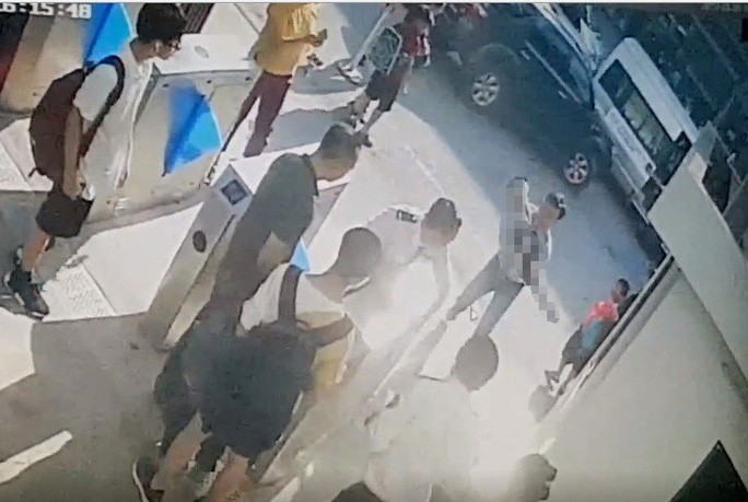 Luật sư nói gì về vụ học sinh trường quốc tế tử vong sau khi bỏ quên trên ô tô?
