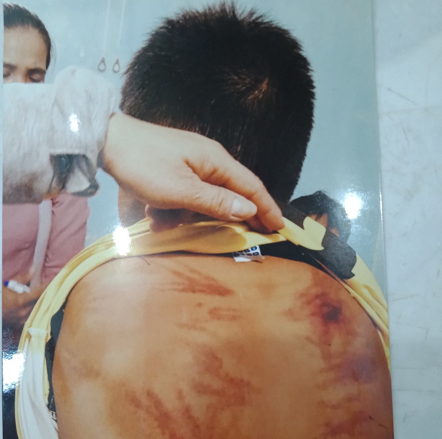 Điều tra việc người đàn ông tu hành tại gia đánh đập dã man bé trai