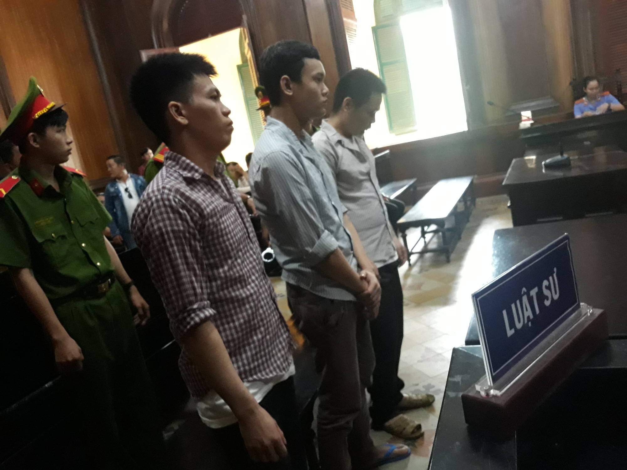 Nam thanh ni&ecirc;n uất ức v&igrave; bị kỳ thị, &aacute;n mạng đ&atilde; xảy ra - Ảnh 1.