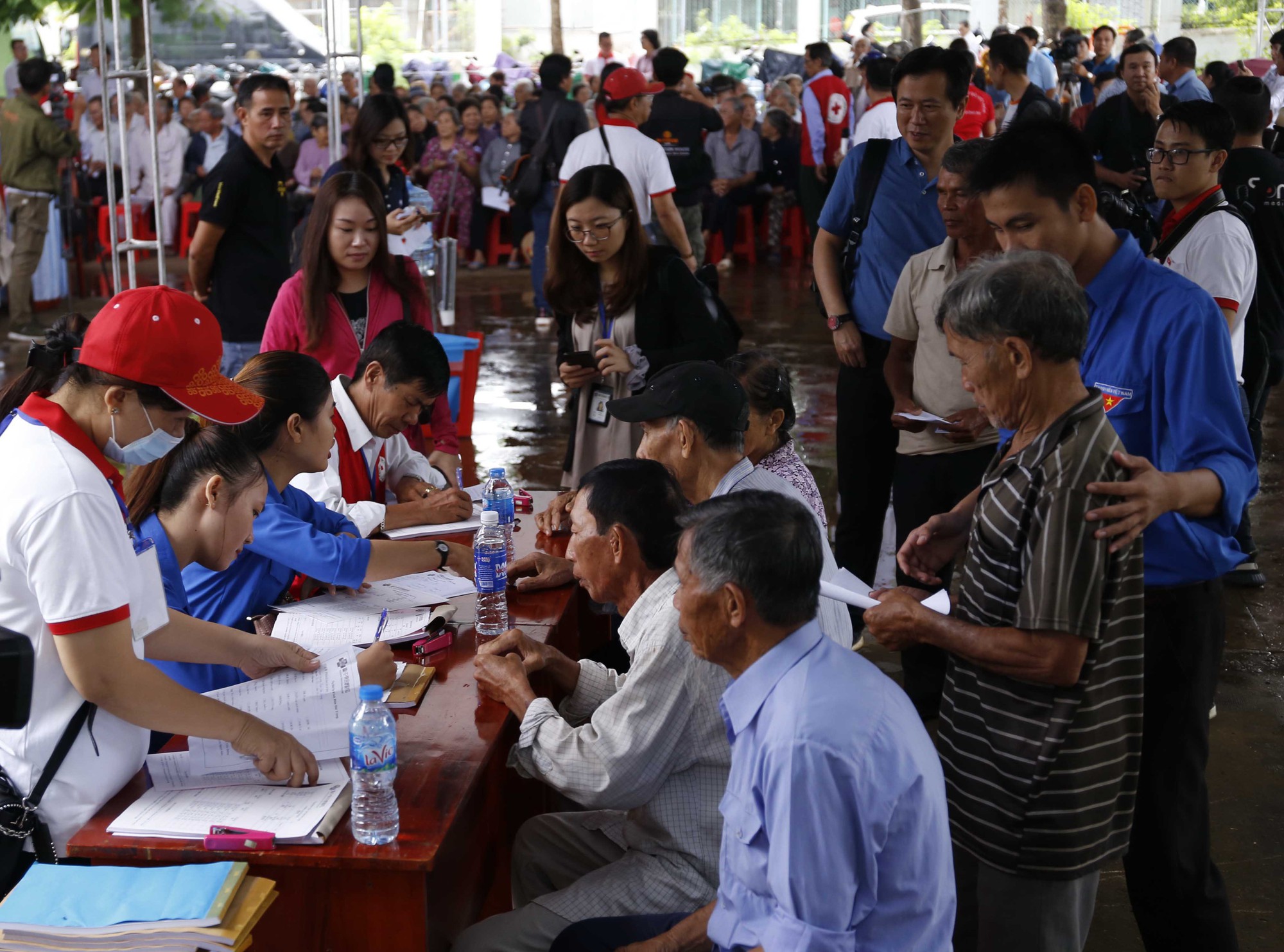 Công ty Vedan khám bệnh, phát thuốc miễn phí cho hơn 300 người dân nghèo