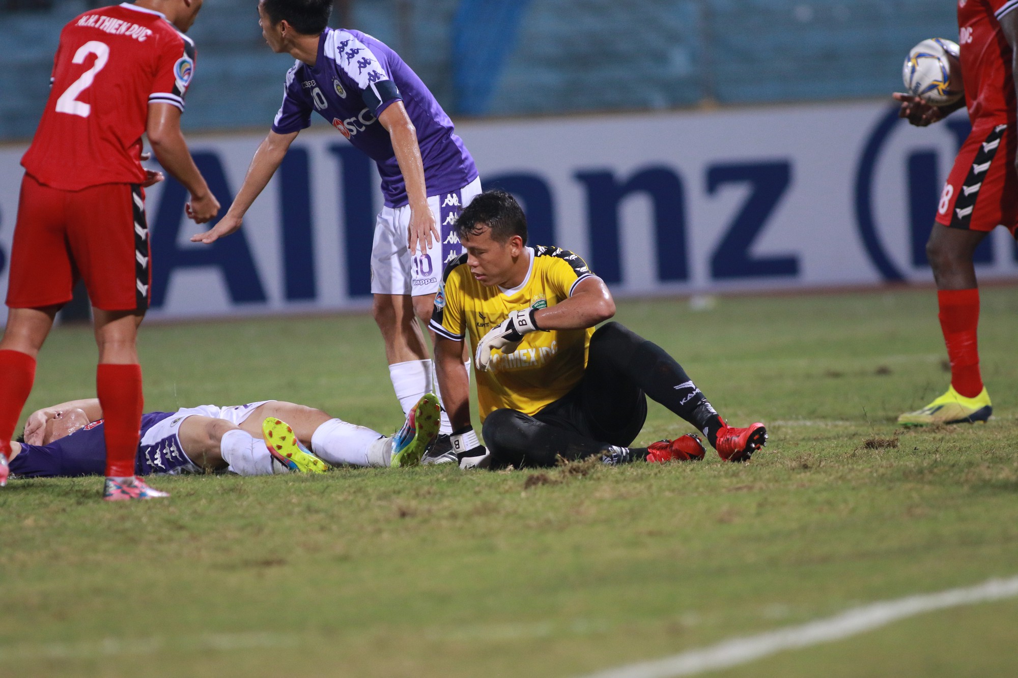 Người hâm mộ khuyên Tấn Trường nên giải nghệ sau sai lầm ở AFC Cup 2019