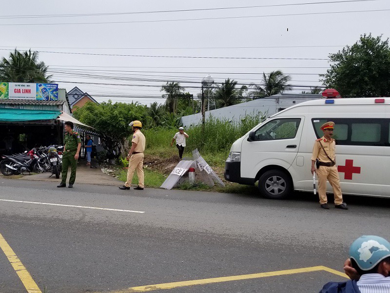Truy bắt các đối tượng tạt xăng đốt 10 cán bộ khi cưỡng chế đất ở Cà Mau - Ảnh 2.