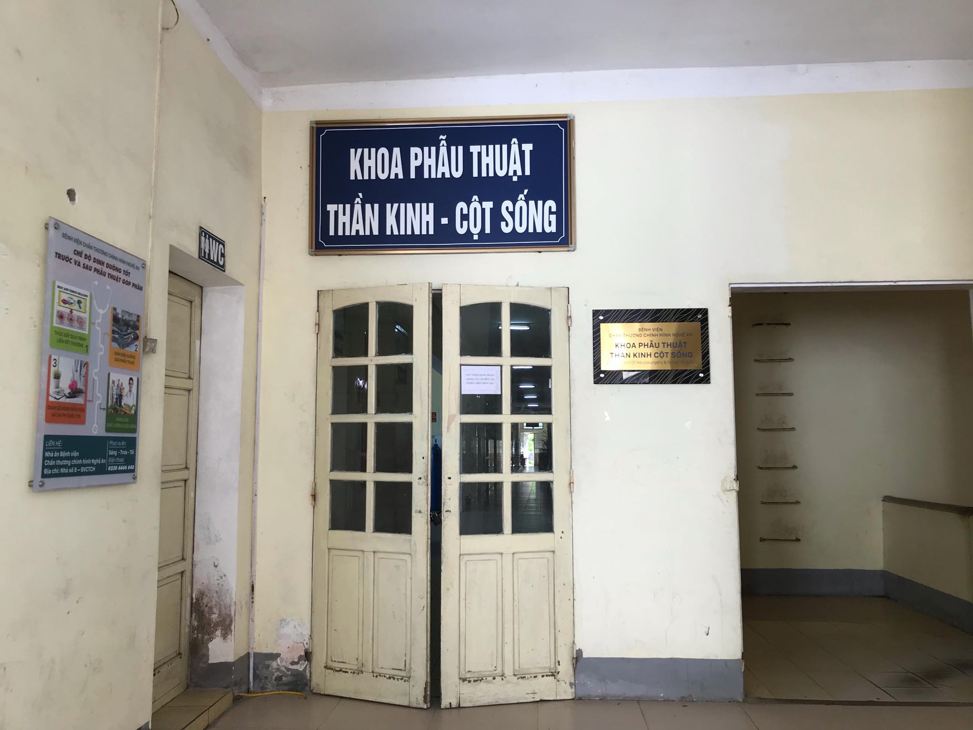 Sập tường nh&agrave; m&aacute;y gạch, 4 phạm nh&acirc;n đang lao động nhập viện cấp cứu - Ảnh 2.
