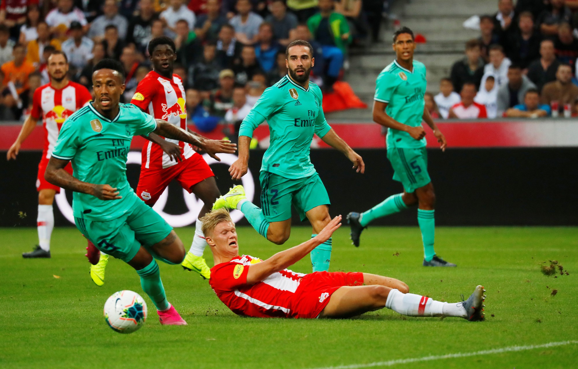 Hazard lập siêu phẩm, Real Madrid thắng nhọc nhằn bò đỏ Salzburg - Ảnh 2.