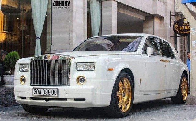 Đại gia Thái Nguyên bán Rolls-Royce Phantom mạ vàng biển tứ quý 9