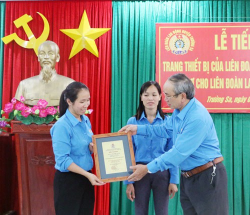 KHÁNH HÒA: Thăm hỏi, động viên đoàn viên huyện đảo Trường Sa - Ảnh 1.