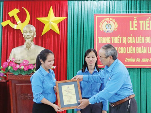 KHÁNH HÒA: Thăm hỏi, động viên đoàn viên huyện đảo Trường Sa